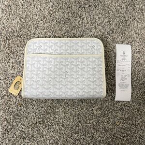 White Goyard Jouvence Toiletry Bag